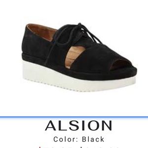 L'Amour des Pieds Lamour des Pieds Alsion Women's Flats (womens 10) - NWT!